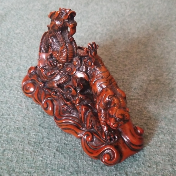 Dragon and Tiger Figurine - Picture 2 of 5